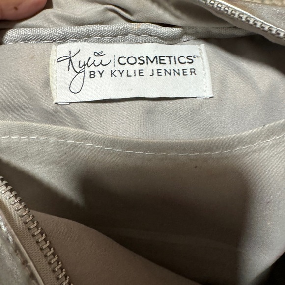 NWOT KYLIE Jenner Make up BAG 2016 Limited Edition - Picture 4 of 10